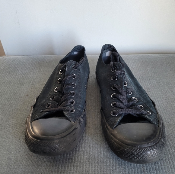 Black low-top Converse sneakers - Picture 1 of 11